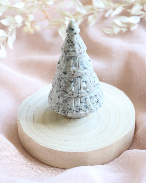 Kiwi Jasper Crystal Carving Christmas Tree